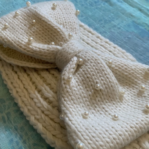 Francesca's White Knitted Bow Tie with Pearls Winter Headband Back Button - Picture 3 of 6